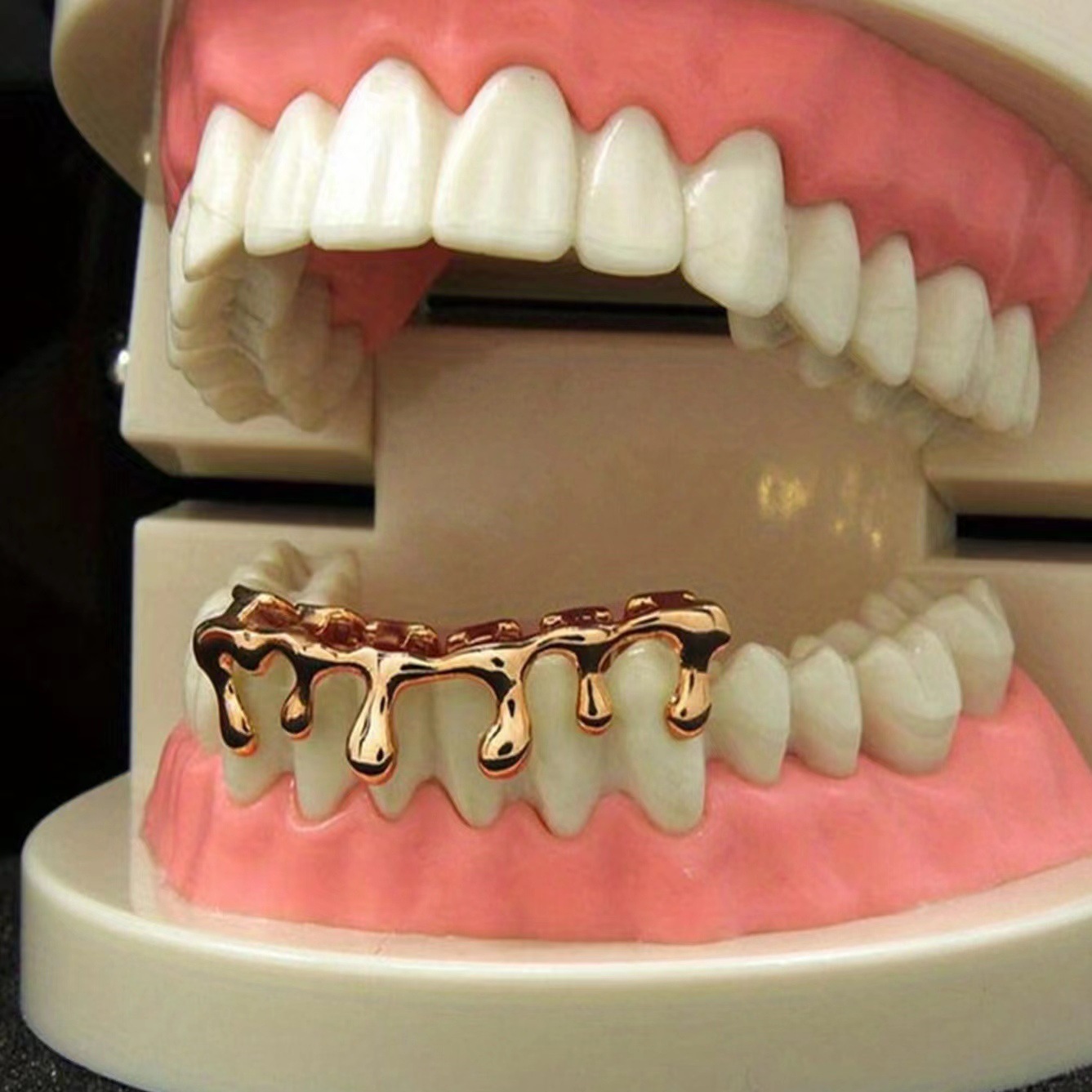 ヨーロッパとアメリカで人気の水滴型下歯ヒップホップ6歯と8歯 - Body Jewelry Europe のレビューと価格