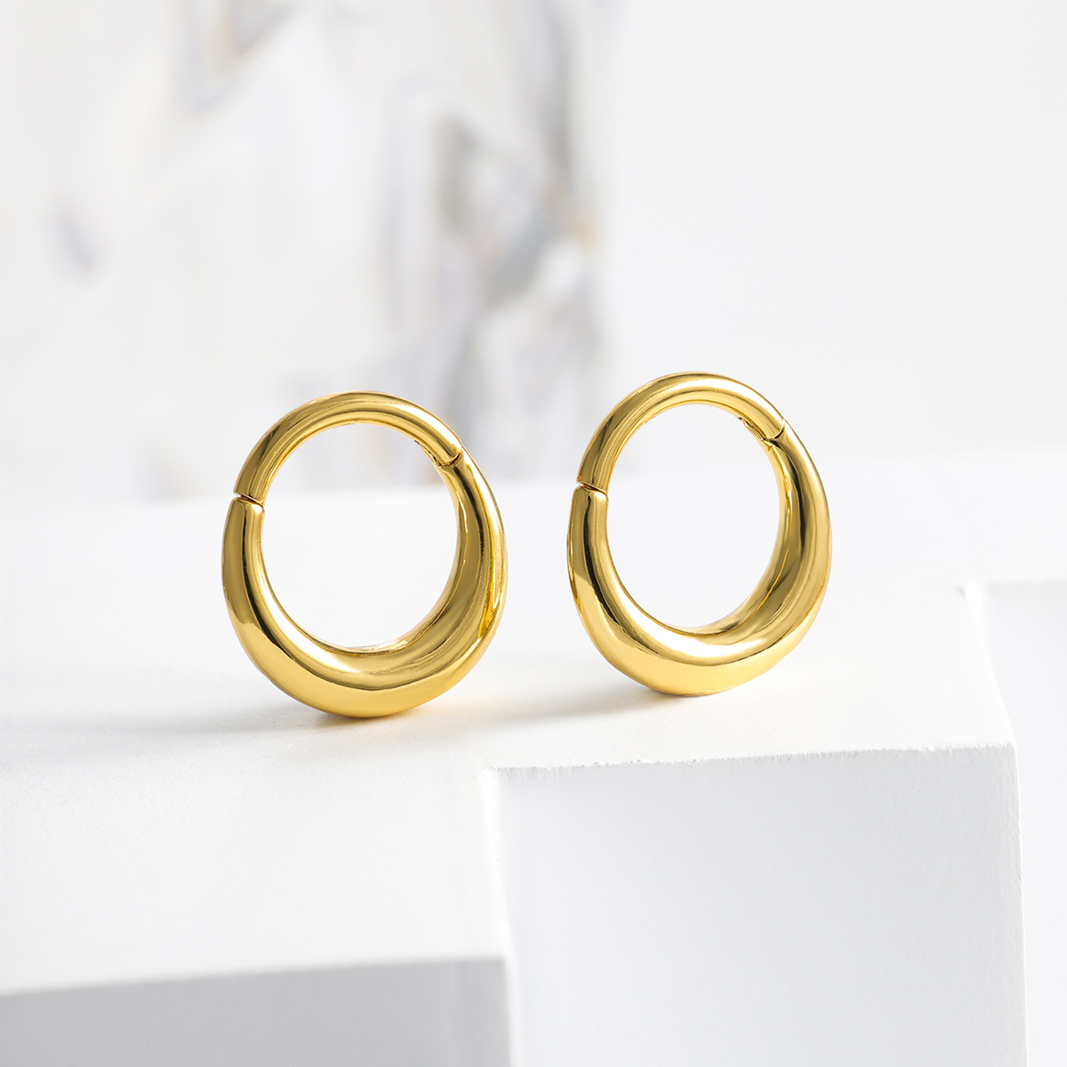 ステンレス製のヒンジ付きフープノーズリング、シームレスな軟骨 - Clicker Ring Seamless のレビューと価格