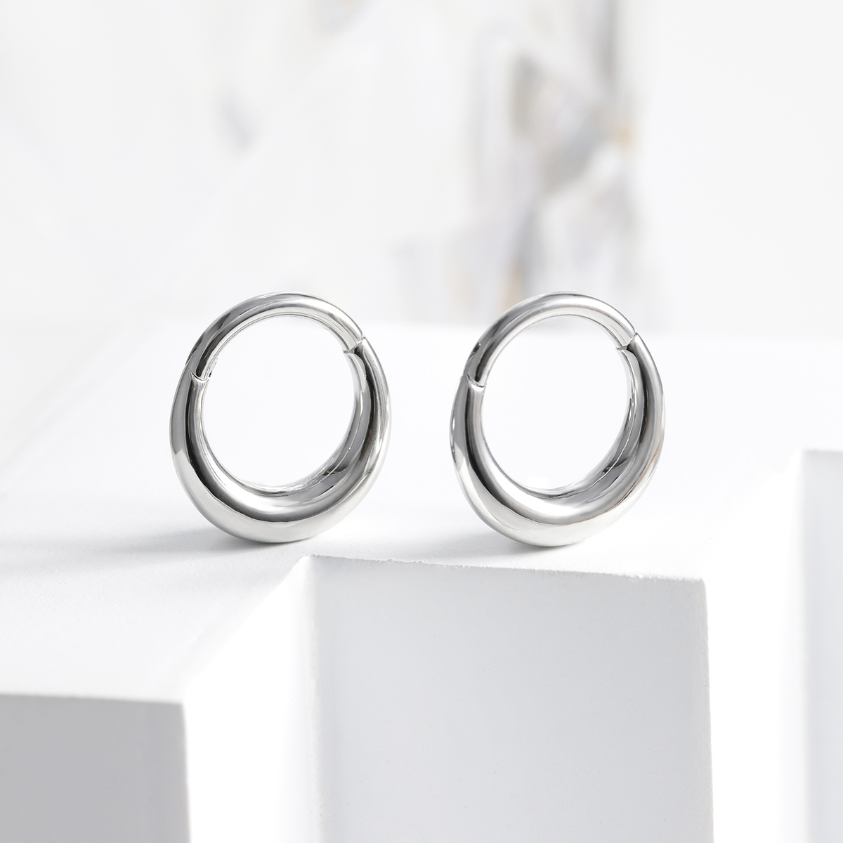 ステンレス製のヒンジ付きフープノーズリング、シームレスな軟骨 - Clicker Ring Seamless のレビューと価格