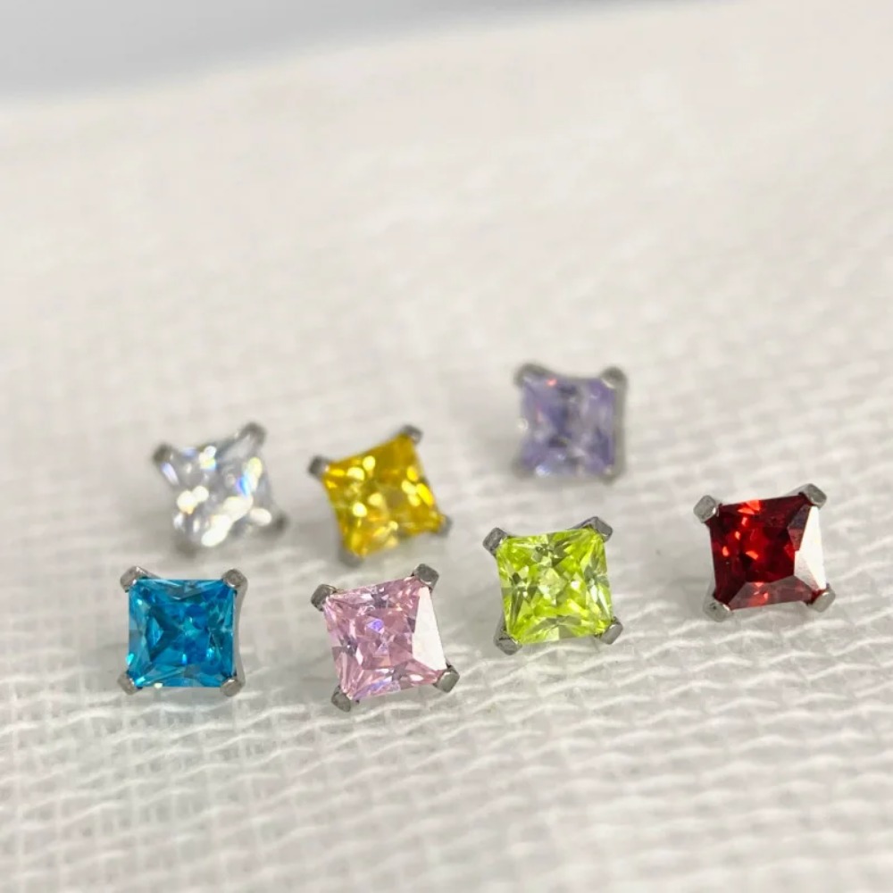 ASTM F136規格チタン製リップピアスリング、内ネジ式ジ - Body Jewelry Lip Ring のレビューと価格